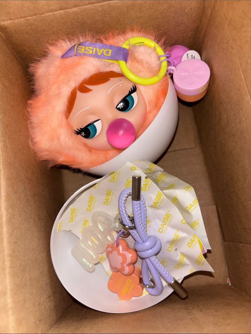 Daise* Mystery Doll Face Bubblegum Keychain with Mystery Charm Bracelet